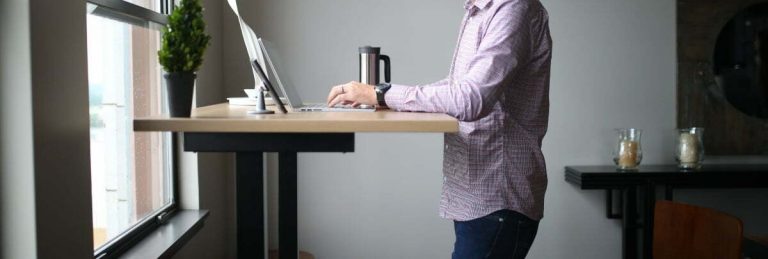 Read more about the article Ergonomic Standing Desk: A Smarter Solution for Healthier and More Productive Workspaces